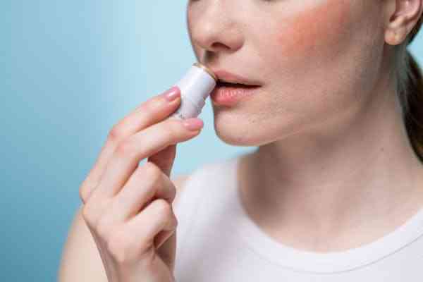7 συνταγές για φυσικά lip balm