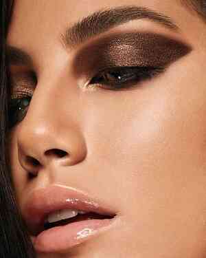 Smokey eyes με μεταλλικό φινίρισμα