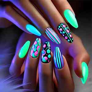 Glow-in-the-Dark Νύχια