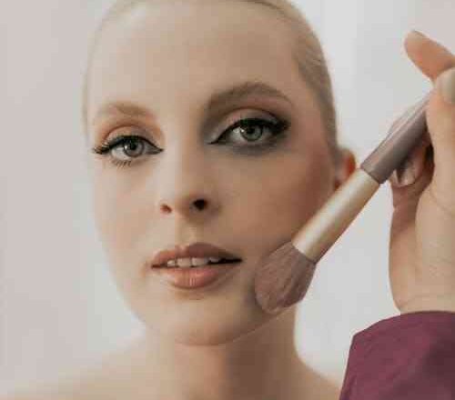 Μακιγιάζ με Beige Blush: Η Απόλυτη Τάση για Φυσική Λάμψη